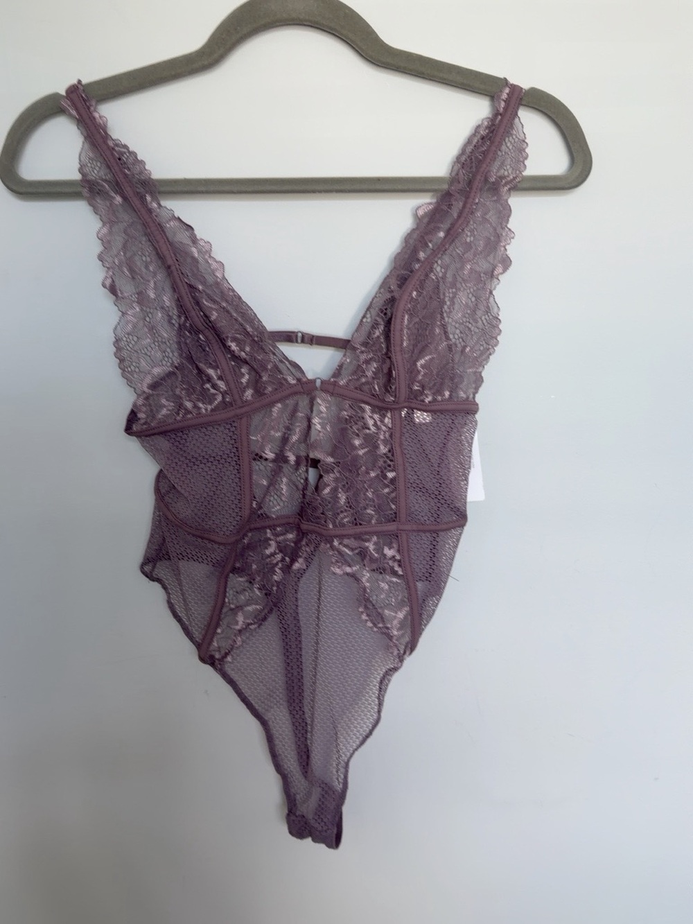NWT La Vie en Rose Mauve Lace Plunge Bodysuit Teddy Size M - Picture 2 of 6